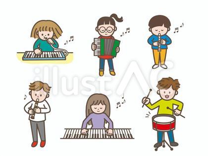 楽器を演奏する小学生