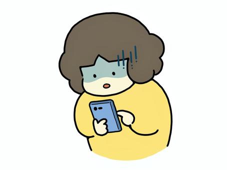 スマホを見る人（青ざめる） スマホ,sns,インターネット,青ざめる,ショック,不安,ガーン,アンチ,怖い,恐怖のイラスト素材