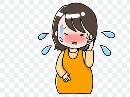 産気づいて電話している妊婦さん 産気づいて電話している妊婦さん