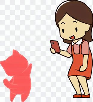 スマホのARゲームで遊ぶ女子 スマホのARゲームで遊ぶ女子